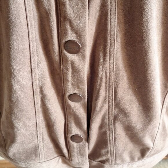 BNWT Beautiful Wrangler Soft Ruffled Velvety Light Brown Snap Shirt Size M - Picture 8 of 13